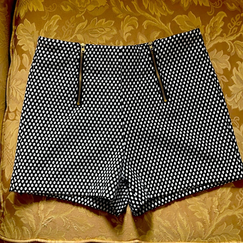 2B Bebe black and white short